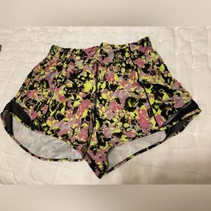 Lululemon Hotty hot high rise 4” shorts